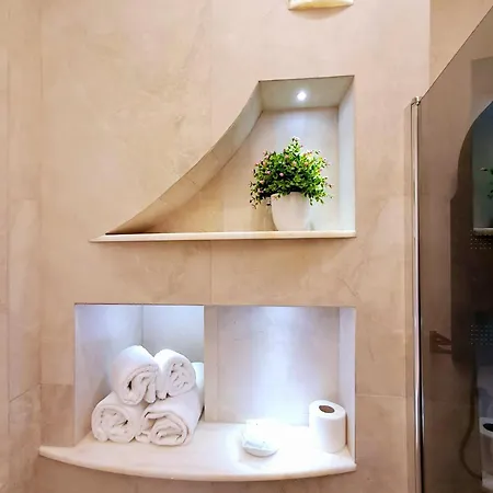 Frem Lord Konukevi La Spezia